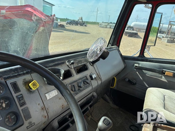 1995-freightliner-fl80-image-76