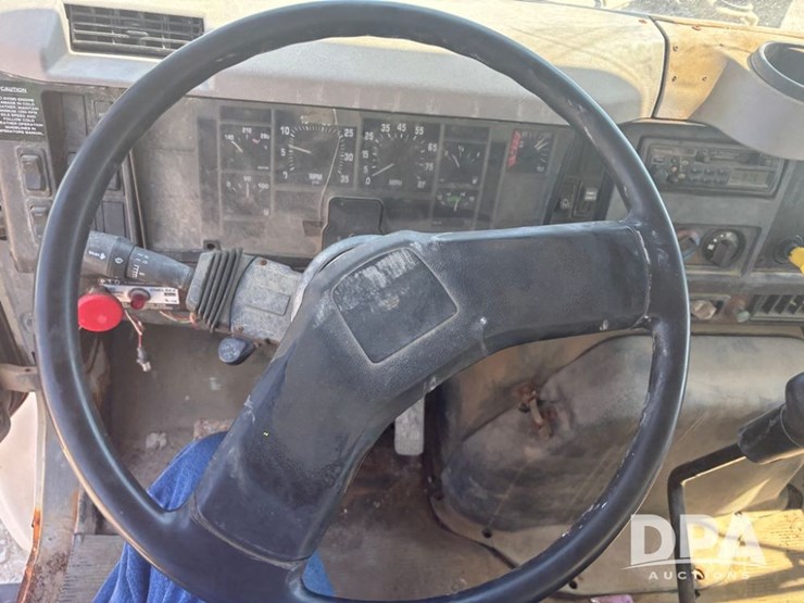 2000-ihc-4900-dry-tender-truck-(dr12098,-unit-25102)-image-63