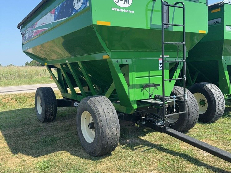 2020-j&m-555-gravity-wagon,-almost-like-new,-used-two-season,-surge-brakes,-roll-tarp,-extendable-tongue,-left-hand-unload-image-2