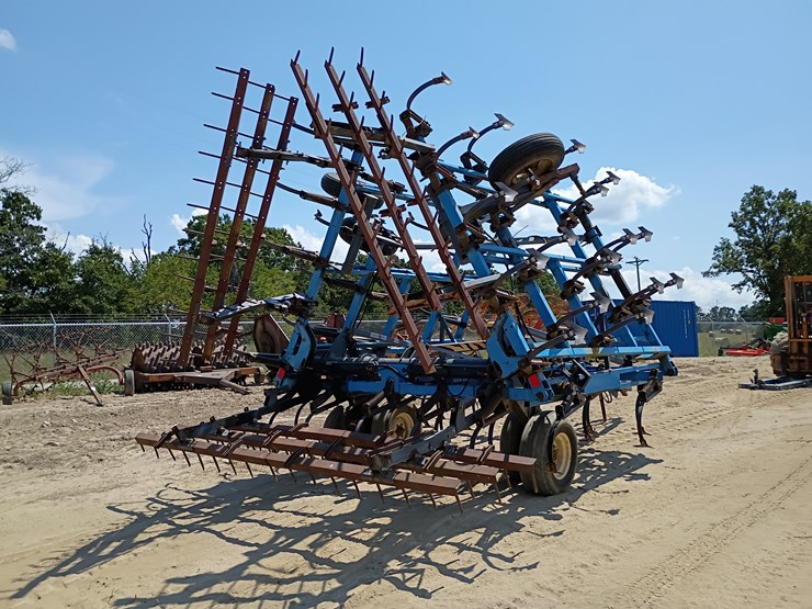 #18871-•-case-ih-tiger-mate-ii-cultivator-image-5