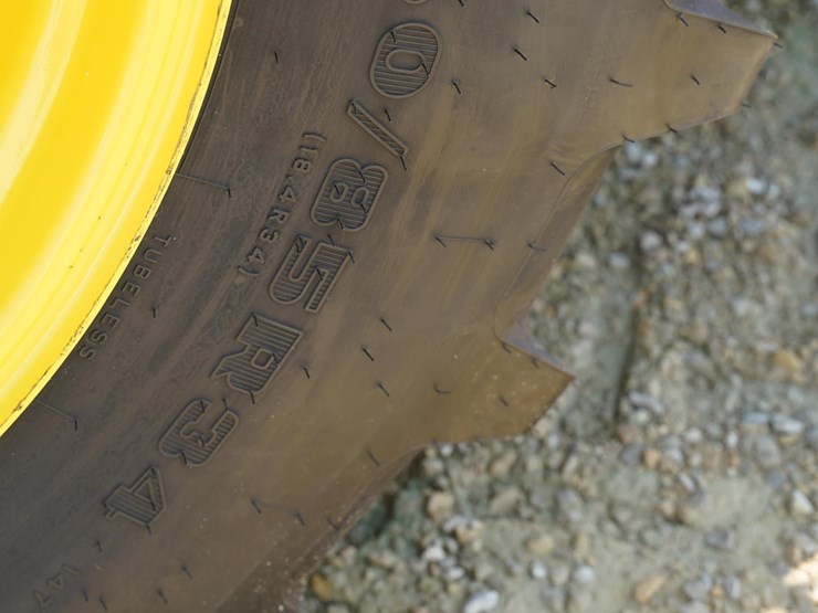 2013-john-deere-6125m-image-11