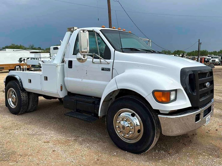 2005-ford-f650-image-3