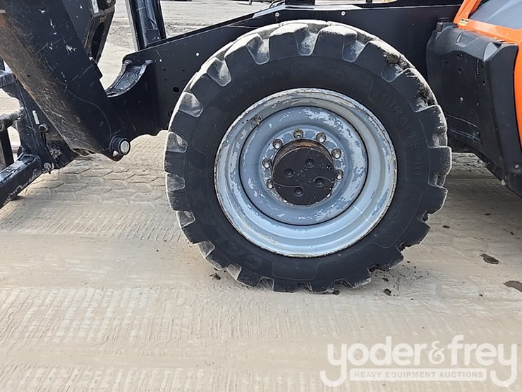 2019-jlg-1055-image-15