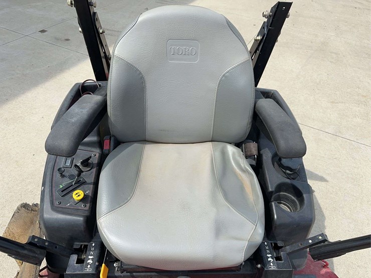 toro-titan-mx5400-zero-turn-mower-image-18