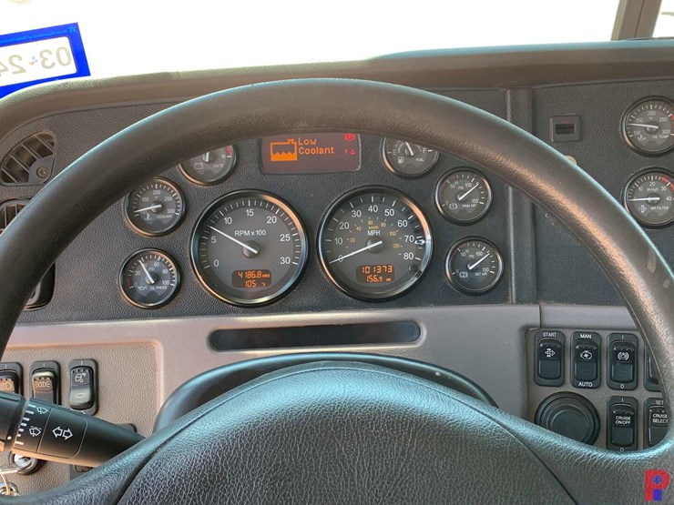 2013-peterbilt-367-image-9