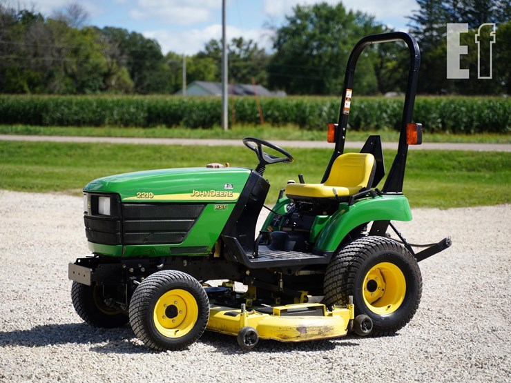 2003-john-deere-2210-image-1