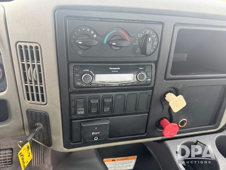 2013-international-durastar-4400-image-15