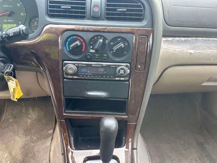 2001-subaru-outback-awd-suv-image-15