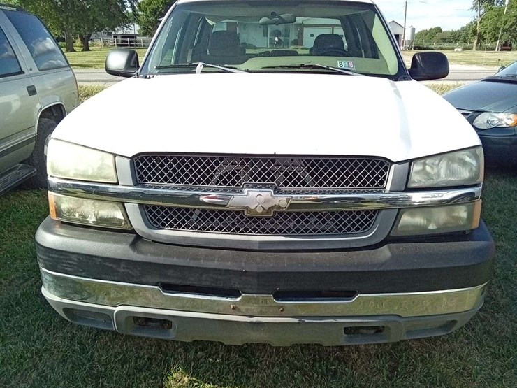 2004-chevrolet-2500hd-image-3