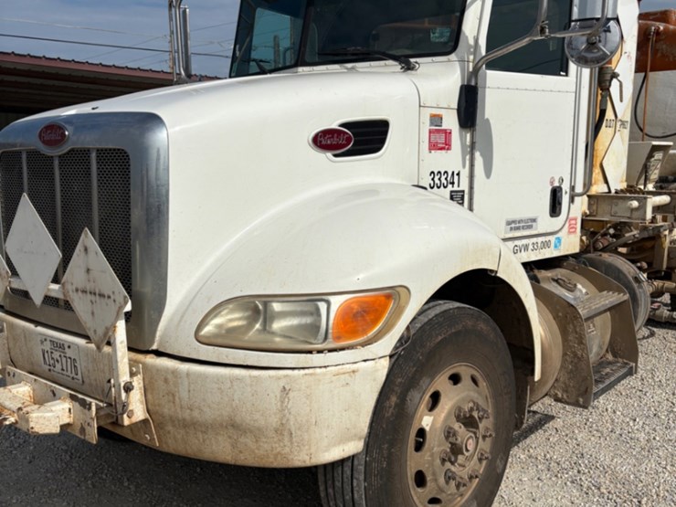2011-peterbilt-337-image-4