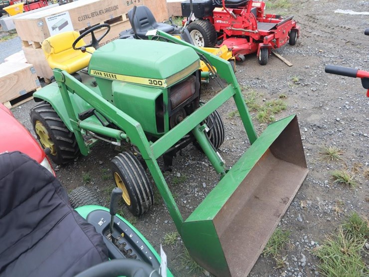 john-deere-300-image-2