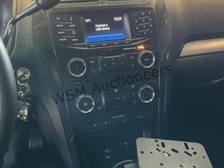 2016-ford-explorer-image-19