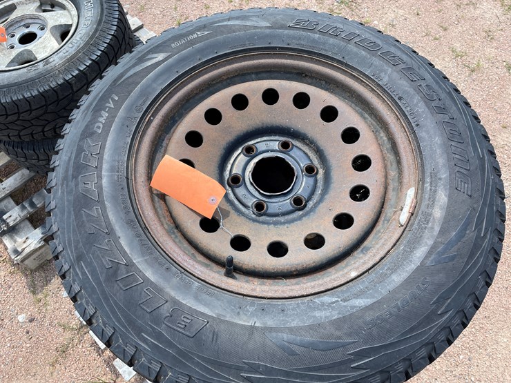 #4753-•-set-of-(4)-tires-on-rims-image-4