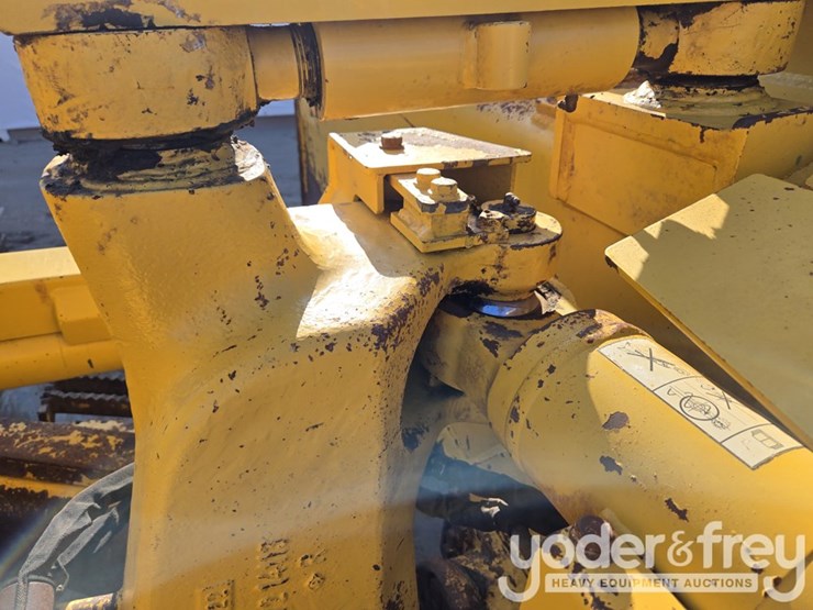 2023-komatsu-d61pxi-24-image-35