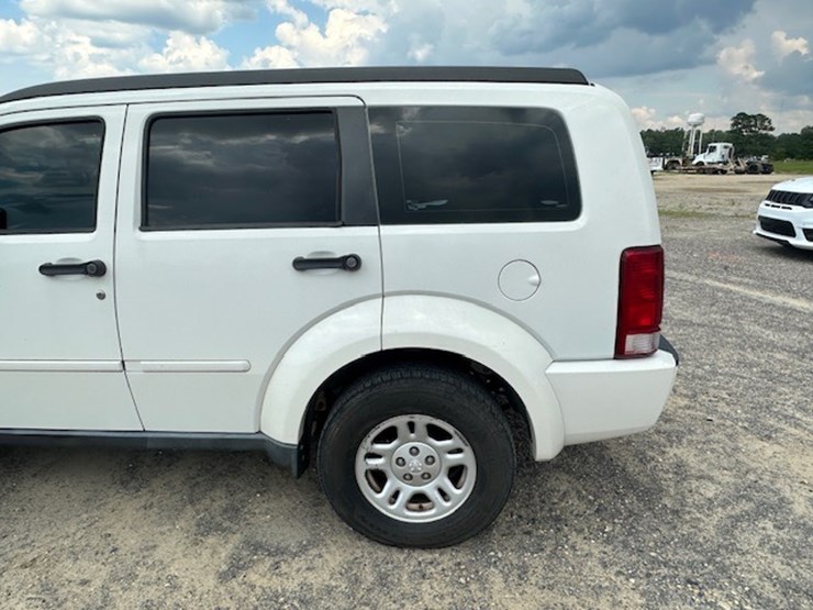 2010-dodge-nitro-image-12