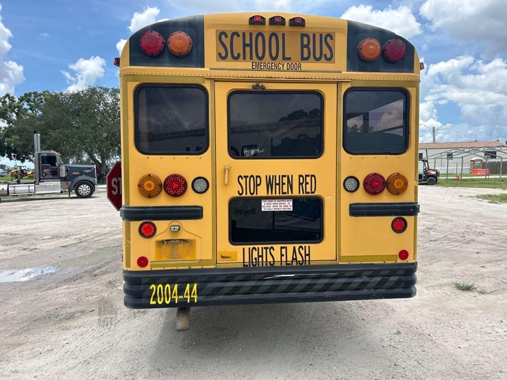 2004-ic-corporation-3000ic-school-bus-image-19