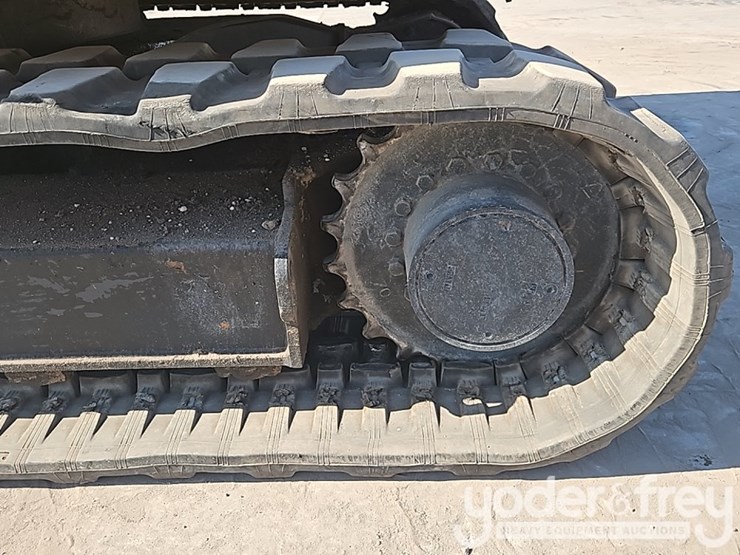 2015-deere-85g-image-26