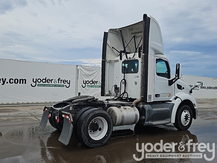 2015-peterbilt-579-image-4