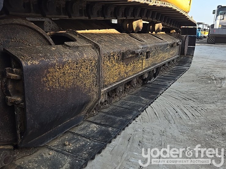2015-caterpillar-336-f-image-17