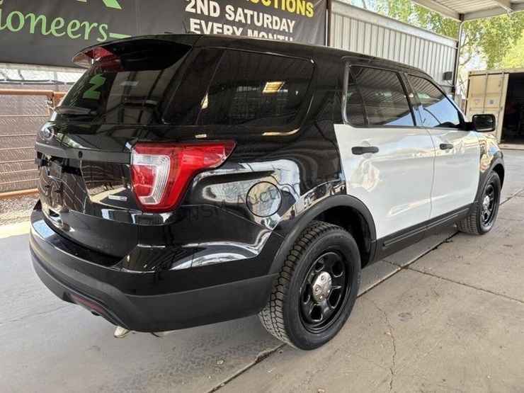 2016-ford-explorer-image-7
