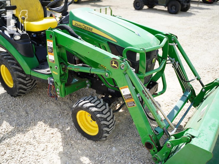 2018-john-deere-1025r-image-12