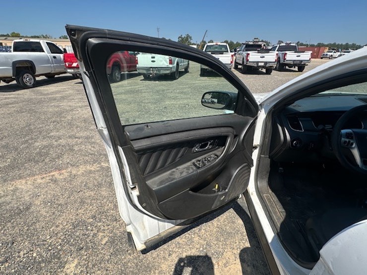 #23002-•-2017-ford-taurus-image-43