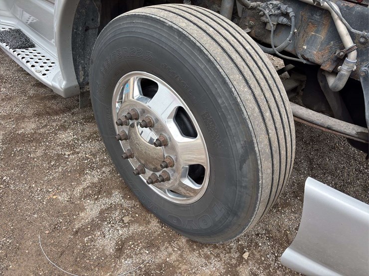 2013-kenworth-t660-image-16