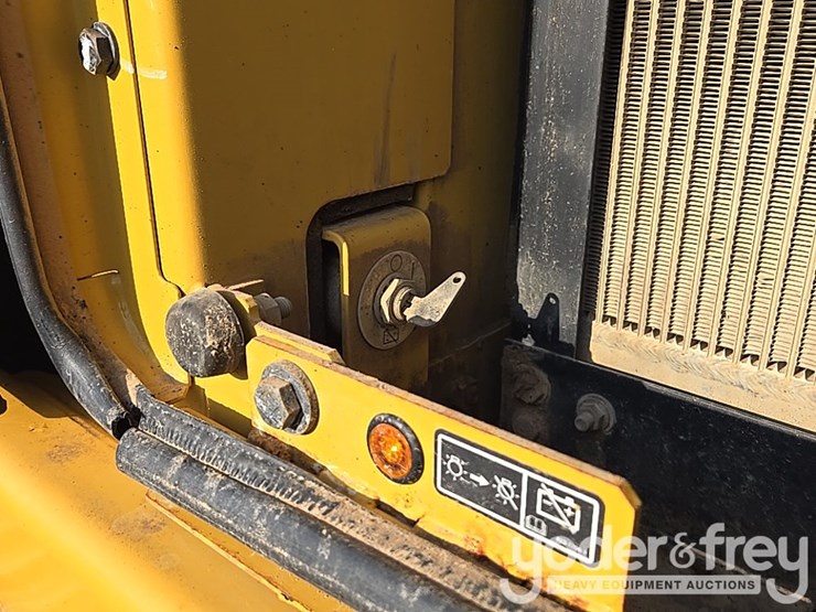 2015-caterpillar-336-f-image-50