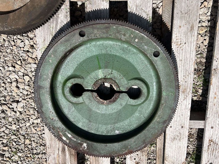 john-deere-model-g-flywheel-image-4