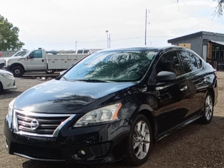 2014-nissan-sentra-runs/moves-s-image-3