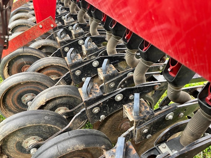 case-international-5300-soybean-special-drill-image-8
