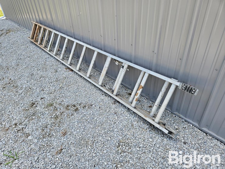 werner-28'-aluminum-extension-ladder-image-1