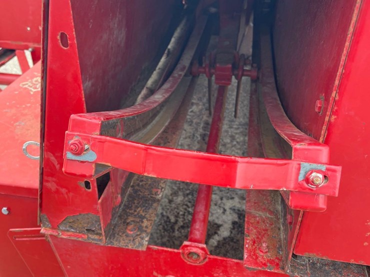 new-holland-311-image-41