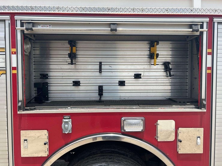 2003-pierce-tilt-cab-fire-truck-image-25