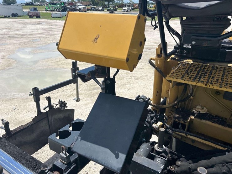 2012-caterpillar-at1055e-track-asphalt-paver-image-12