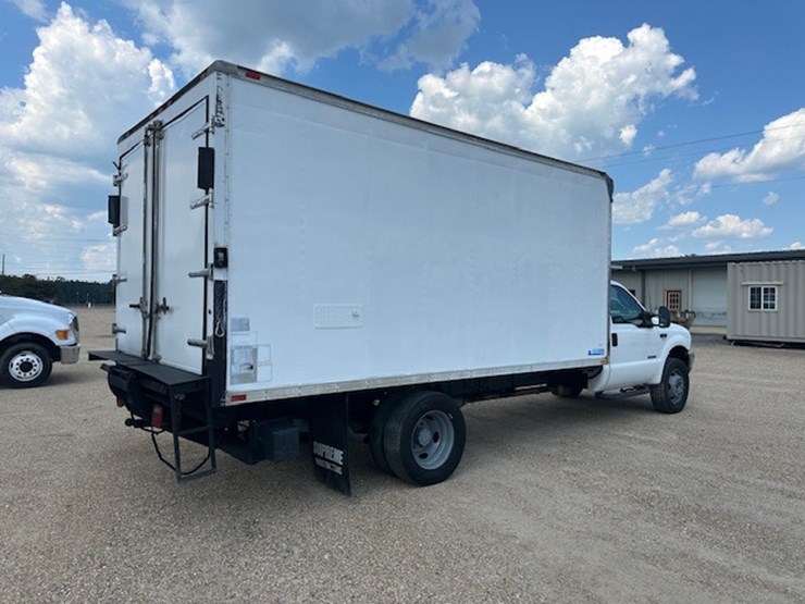2003-ford-f550-image-3
