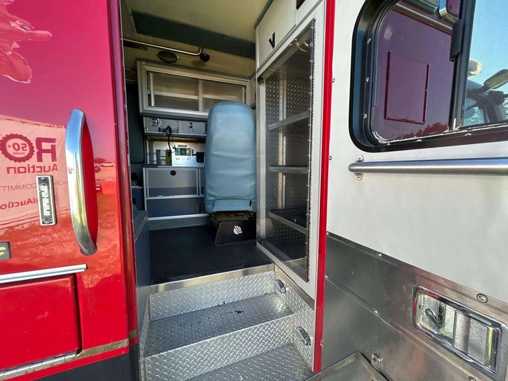 2009-freightliner-m2-106-medtec-ambulance-image-25