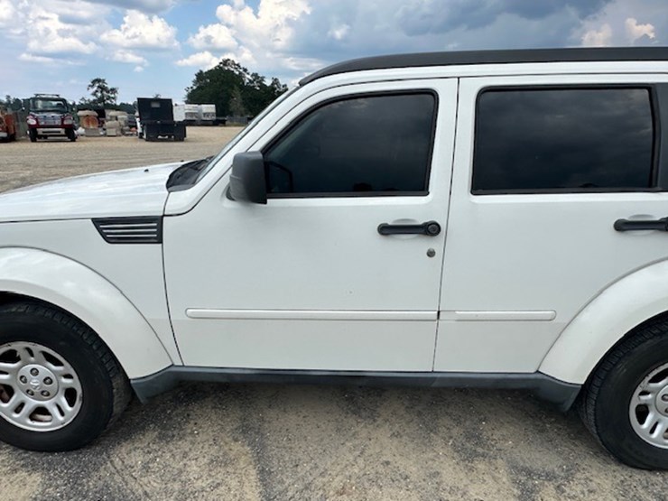 2010-dodge-nitro-image-14