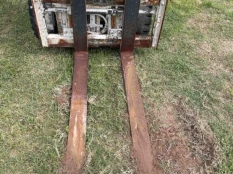 yale-hard-tire-fork-lift,-4ft-forks,-lp,-image-11
