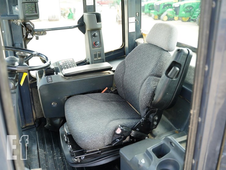2015-deere-544k-image-32