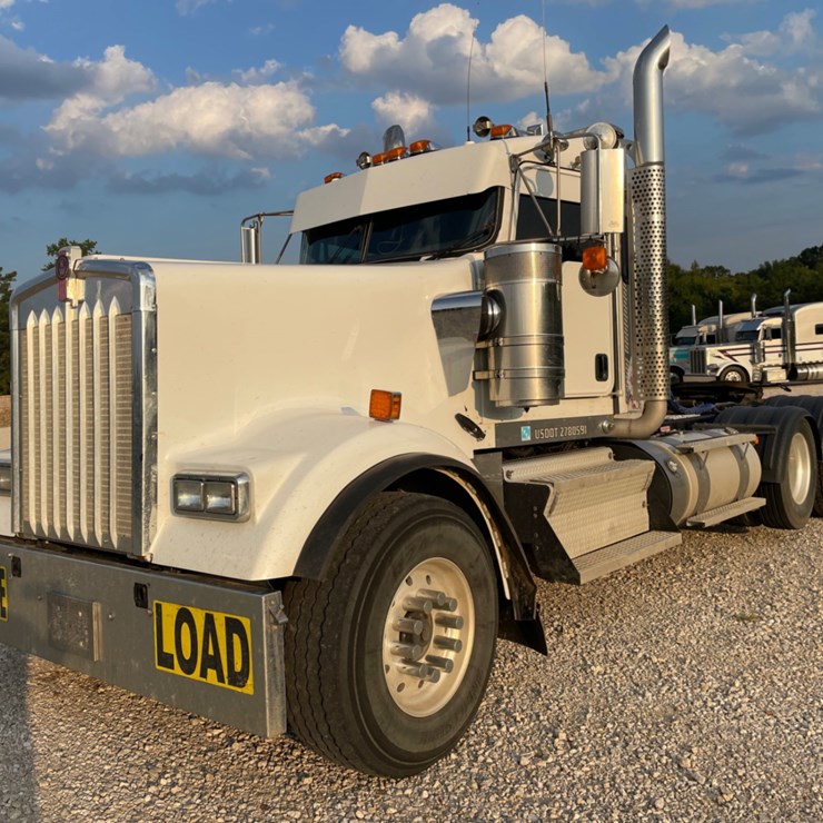 2020 KENWORTH W900L
