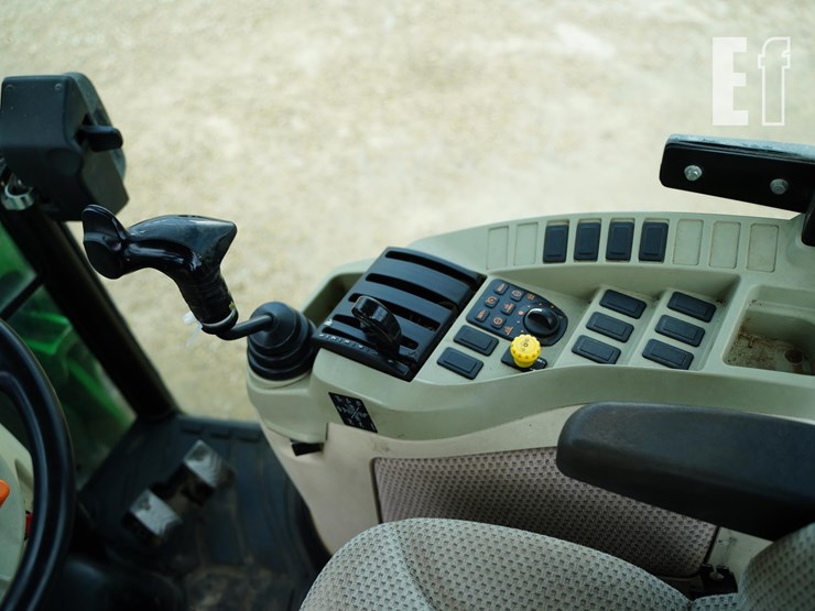 john-deere-4044r-image-33