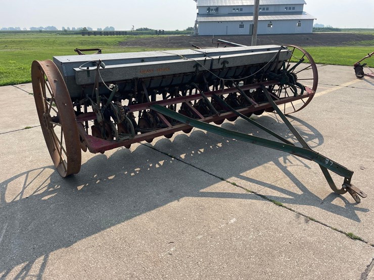 minneapolis-moline-12ft-steel-wheel-grain-drill-image-2