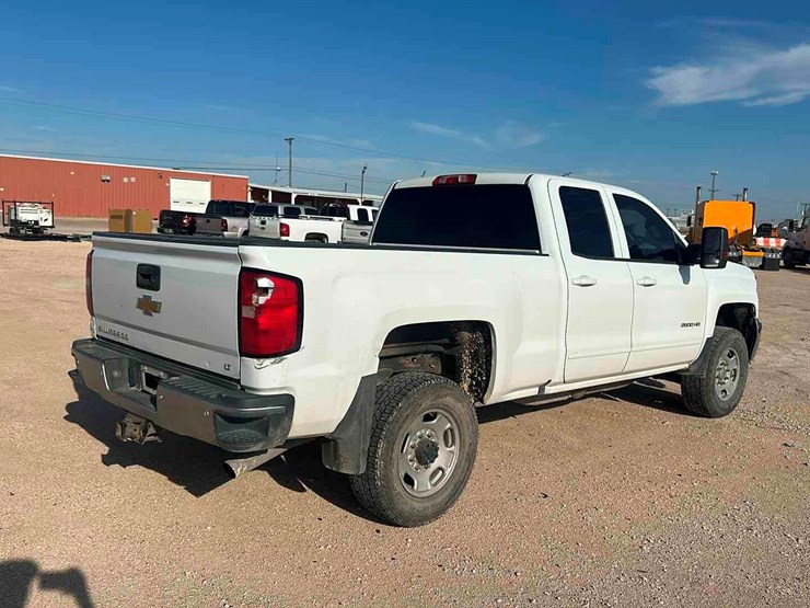 2018-chevrolet-2500-image-3