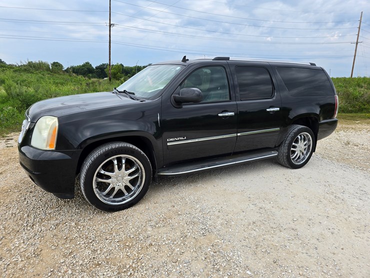 2011-gmc-yukon-xl-image-4