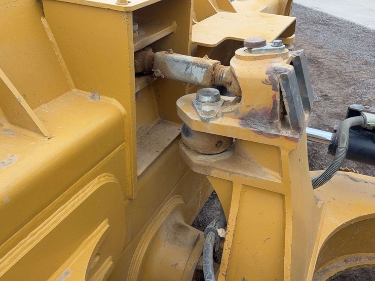 2013-cat-dgn-lgp-dozer-image-31