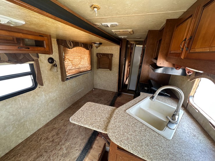 2013-coachmen-catalina-travel-trailer-image-11