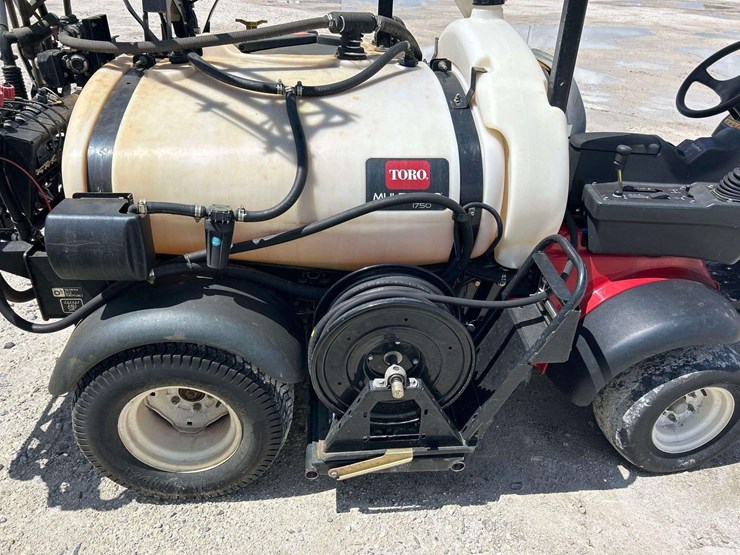 2015-toro-multi-pro-1750-175-gallon-turf-sprayer-cart-image-17