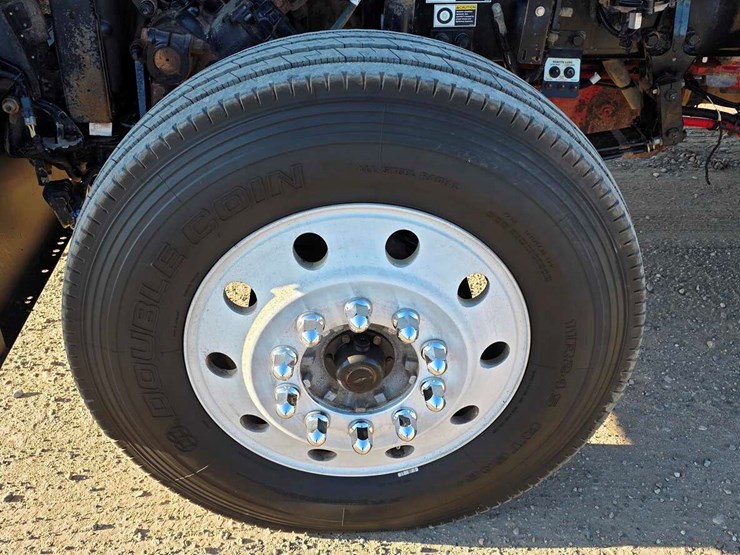 2015-peterbilt-389-image-19
