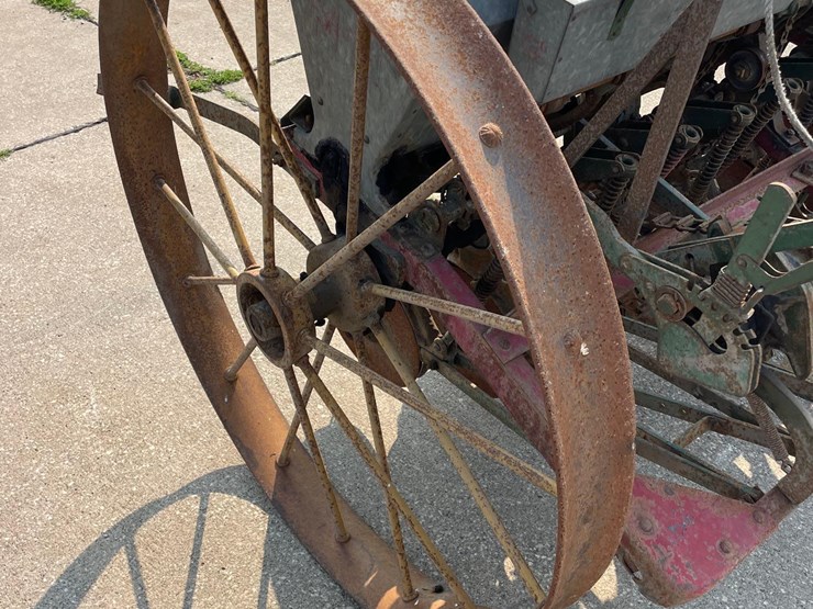 minneapolis-moline-12ft-steel-wheel-grain-drill-image-10